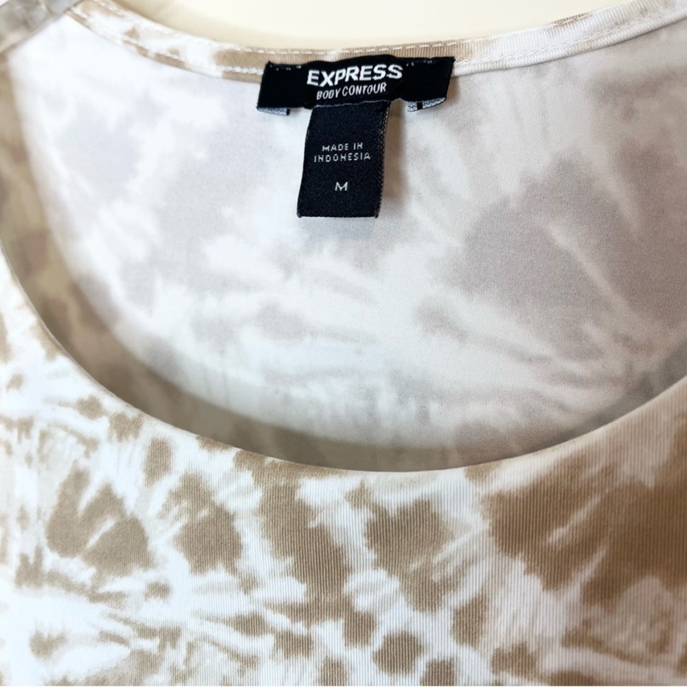 Express White Beige Tie Dye Print High Neck Thong Bodysuit Size M - Picture 2 of 3